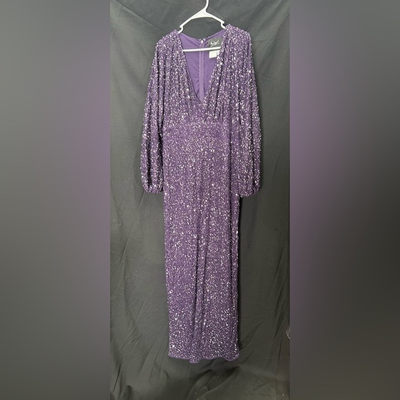 MAC DUGGAL 10791 NWOT
Sequined Puff Sleeve V Neck Gown - Picture 4 of 6